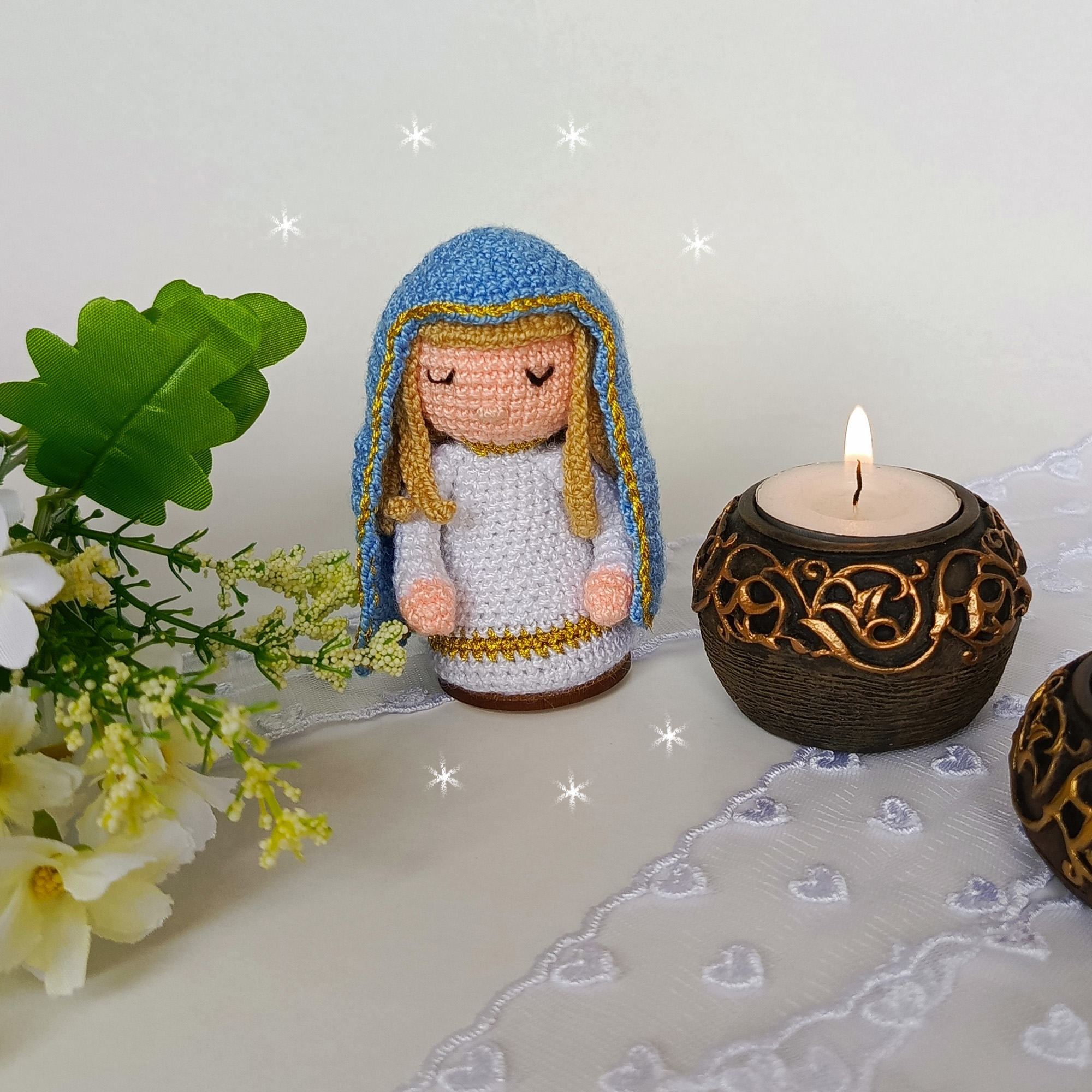 Regalos para orar, regalos católicos, denarios, decenarios, virgen tejida, virgen maría, candelabros, rosarios, camándulas, kit de oración, regalos para calmar la ansiedad, regalos de superación, amor propio. Talykí Tienda de regalos, tejidos y textil