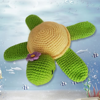 Mascota tortuga en crochet. Muñecos tejdos personalizados. Talykí Taller de Tejidos y diseño textil